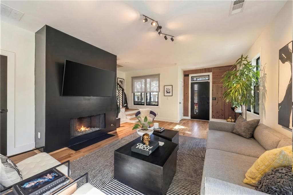 3 bedroom, 3 bathroom, 1,608 sq ft single family residence for rent at 593 Formwalt Street, Atlanta, GA 30312 for $3,300 a month — photo 6