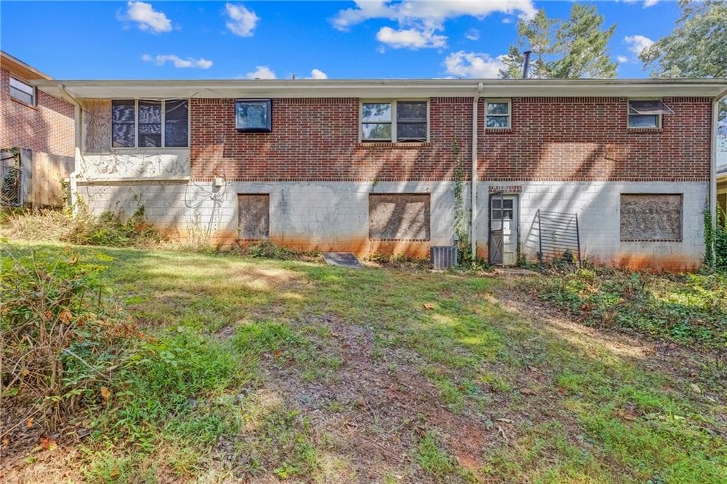 3 bedroom, 2 bathroom, 1,334 sq ft single family residence for sale at 2967 Toney Drive, Decatur, GA 30032 — photo 3