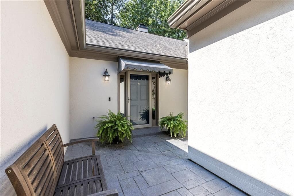 3 bedroom, 3 bathroom, 3,938 sq ft townhouse under contract at 450 Greenlaurel Drive, Sandy Springs, GA 30342 — photo 3
