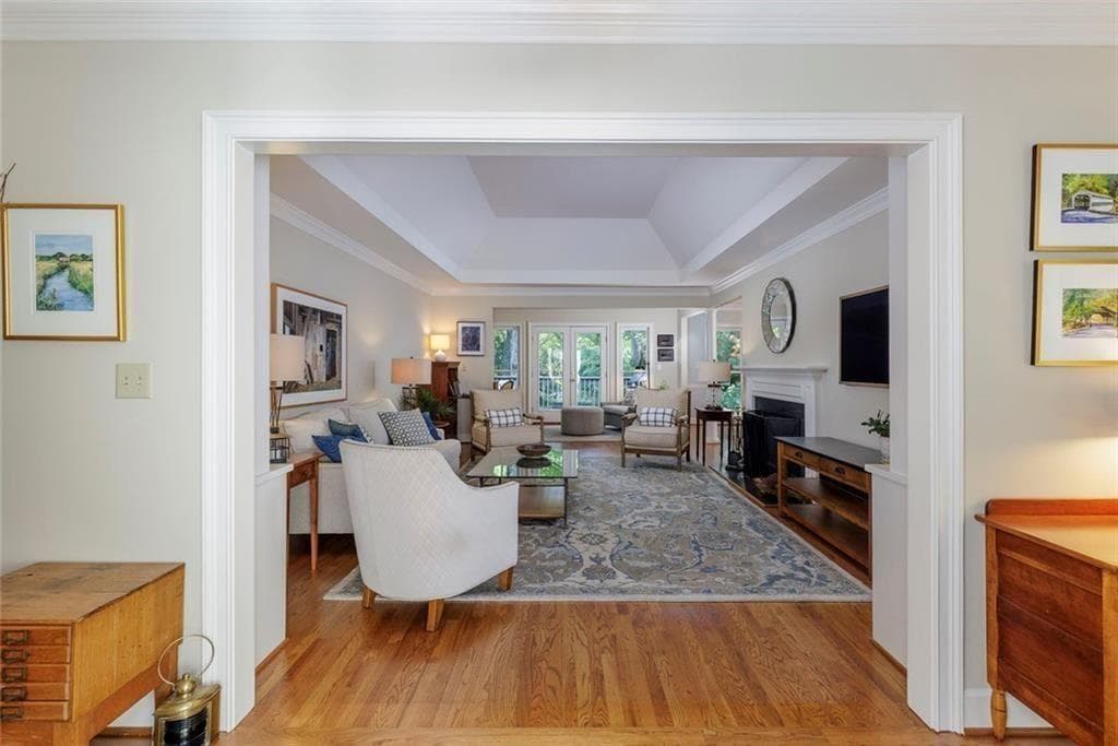 3 bedroom, 3 bathroom, 3,938 sq ft townhouse under contract at 450 Greenlaurel Drive, Sandy Springs, GA 30342 — photo 4