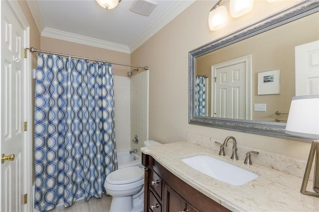 3 bedroom, 3 bathroom, 3,938 sq ft townhouse under contract at 450 Greenlaurel Drive, Sandy Springs, GA 30342 — photo 6
