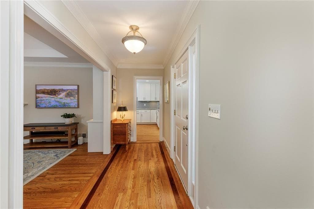 3 bedroom, 3 bathroom, 3,938 sq ft townhouse under contract at 450 Greenlaurel Drive, Sandy Springs, GA 30342 — photo 8