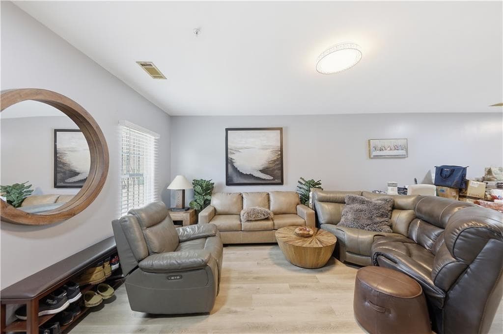 3 bedroom, 3 bathroom, 1,440 sq ft townhouse for sale at 2166 Braxton Road, Atlanta, GA 30331 — photo 4