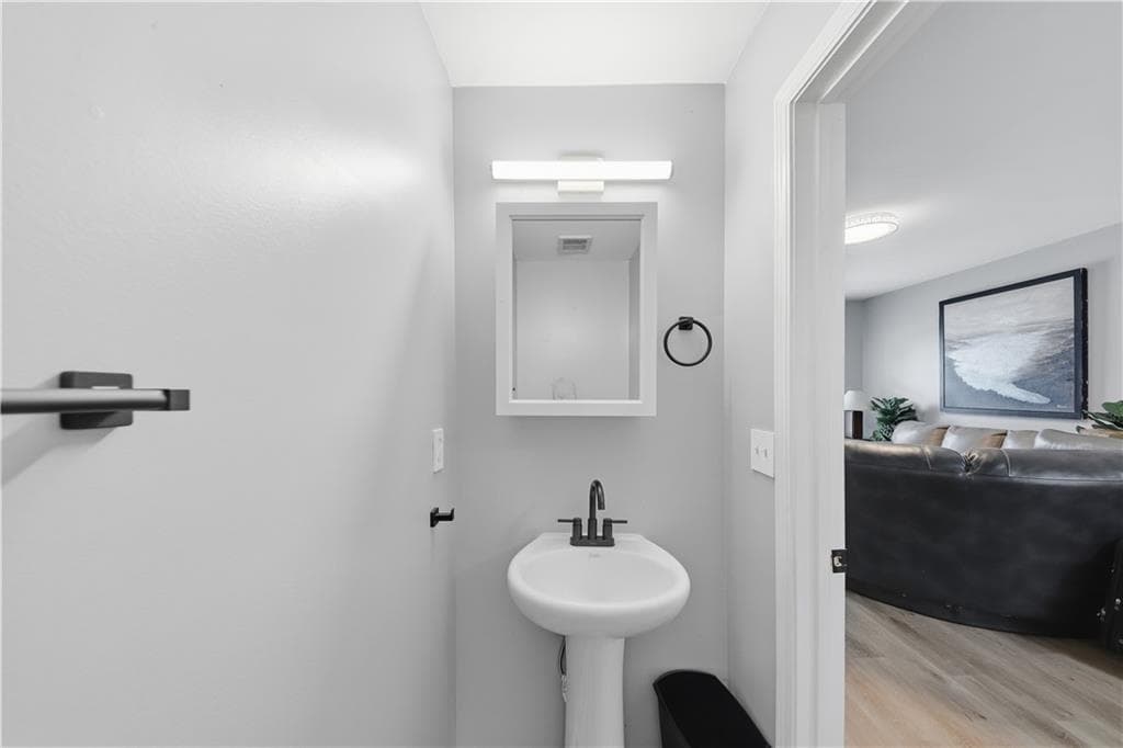 3 bedroom, 3 bathroom, 1,440 sq ft townhouse for sale at 2166 Braxton Road, Atlanta, GA 30331 — photo 8