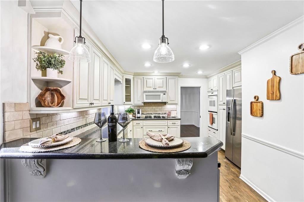 4 bedroom, 4 bathroom, 2,614 sq ft single family residence for sale at 495 Wyncourtney Drive, Sandy Springs, GA 30328 — photo 4