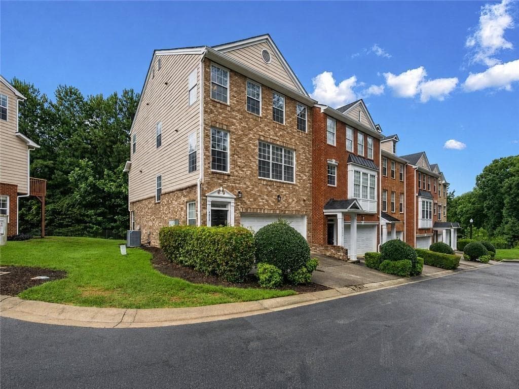 3 bedroom, 4 bathroom, 2,529 sq ft townhouse for sale at 4658 Creekside Villas Way, Smyrna, GA 30082 — photo 5