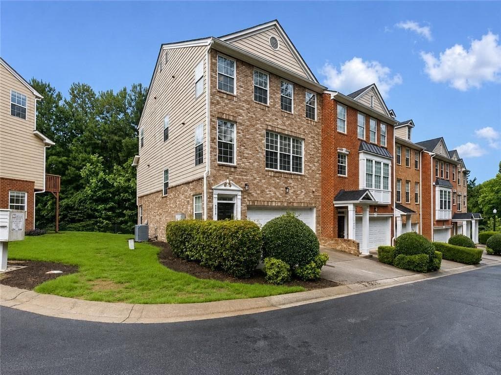 3 bedroom, 4 bathroom, 2,529 sq ft townhouse for sale at 4658 Creekside Villas Way, Smyrna, GA 30082 — photo 7
