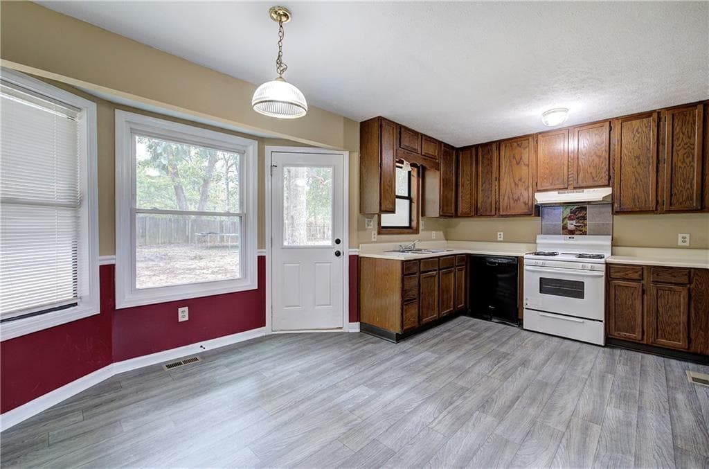 3 bedroom, 2 bathroom, 1,218 sq ft single family residence for sale at 39 Black Jack Mountain Circle, Cartersville, GA 30120 — photo 8