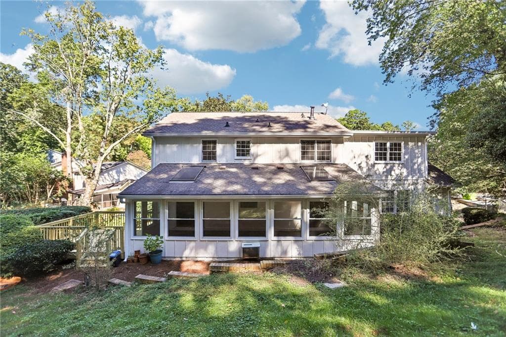 4 bedroom, 4 bathroom, 2,614 sq ft single family residence for sale at 495 Wyncourtney Drive, Sandy Springs, GA 30328 — photo 2