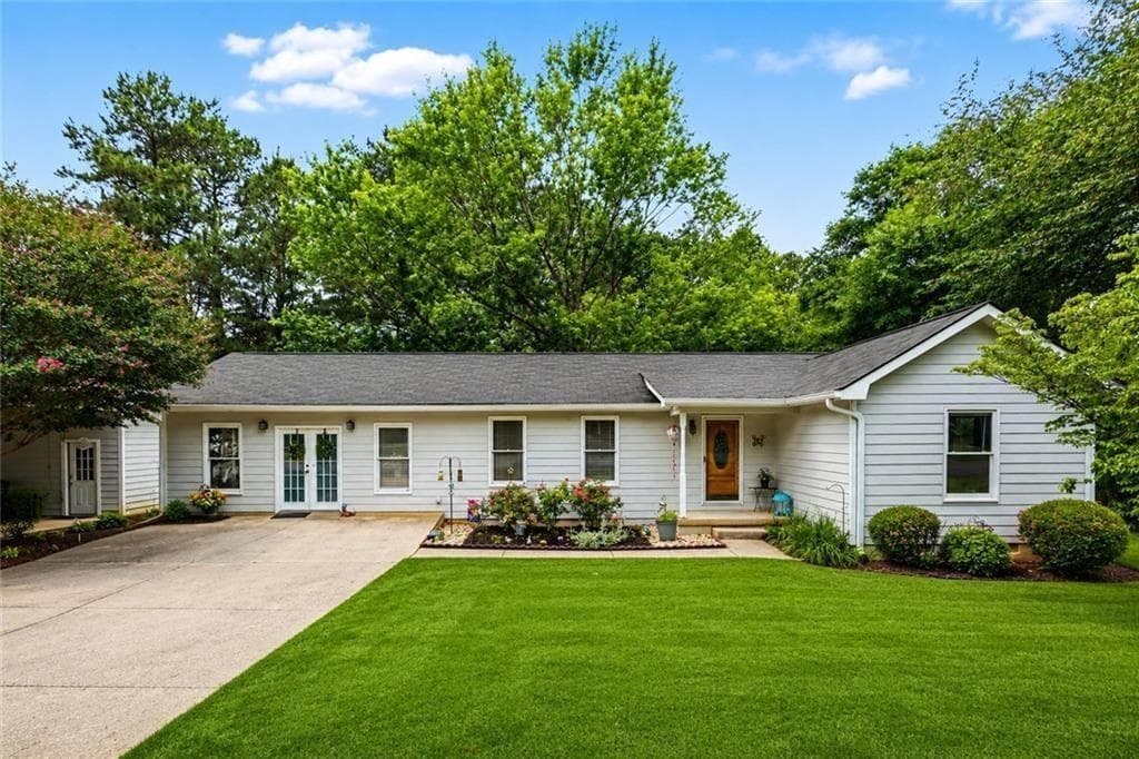 3 bedroom, 2 bathroom, 1,752 sq ft single family residence for sale at 6 Bluebird Lane, Tallapoosa, GA 30176