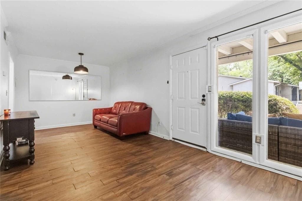 1 bedroom, 1 bathroom, 775 sq ft condominium for sale at 1150 Collier Road K23, Atlanta, GA 30318 — photo 4