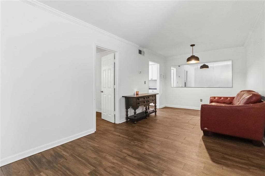1 bedroom, 1 bathroom, 775 sq ft condominium for sale at 1150 Collier Road K23, Atlanta, GA 30318 — photo 5
