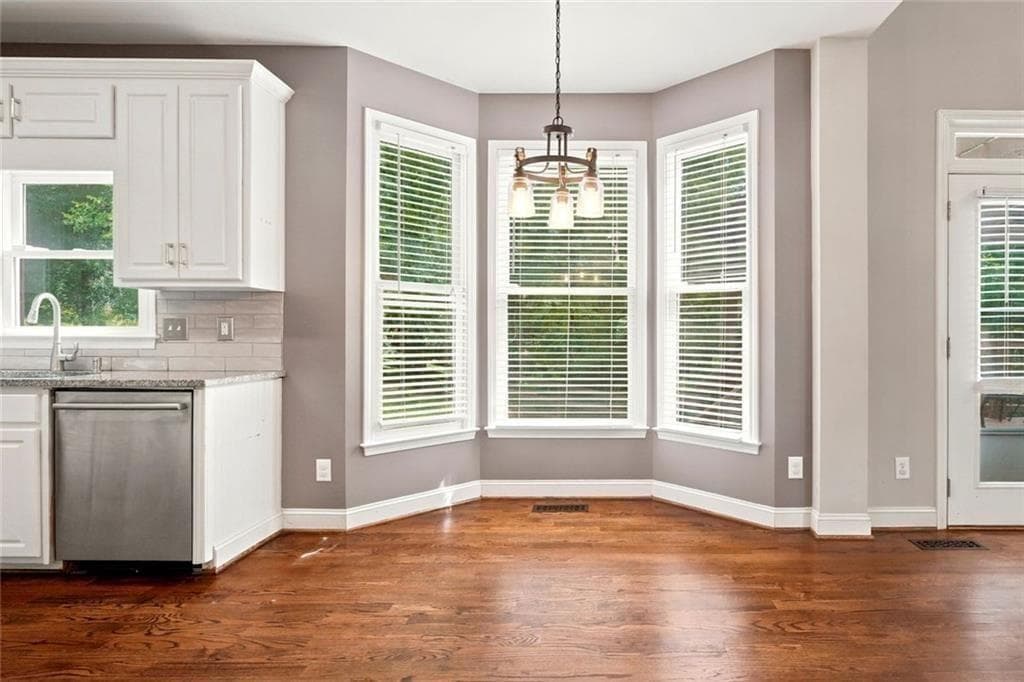 5 bedroom, 4 bathroom, 3,262 sq ft single family residence for sale at 843 Bentwater Drive, Acworth, GA 30101 — photo 10