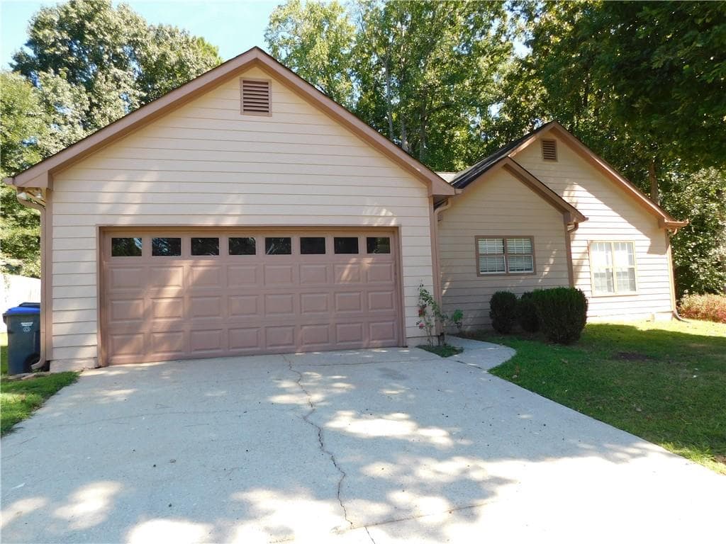 3 bedroom, 2 bathroom, 1,618 sq ft single family residence for sale at 652 Ravinia Way, Lawrenceville, GA 30044