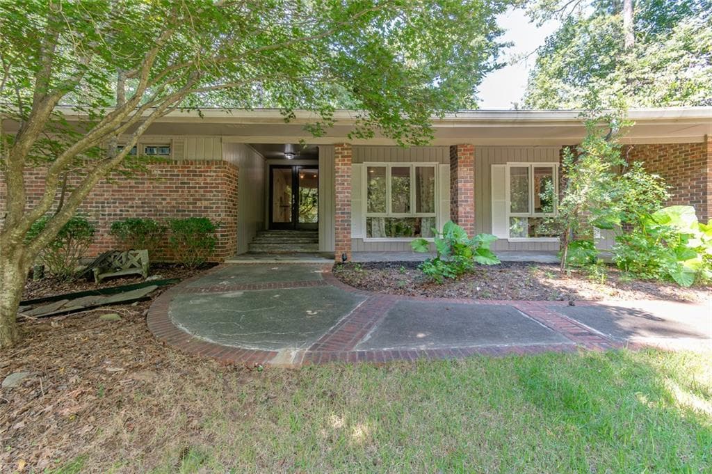3 bedroom, 2 bathroom, 2,048 sq ft single family residence for rent at 300 Cedar Knoll Court, Roswell, GA 30076 for $2,700 a month — photo 3