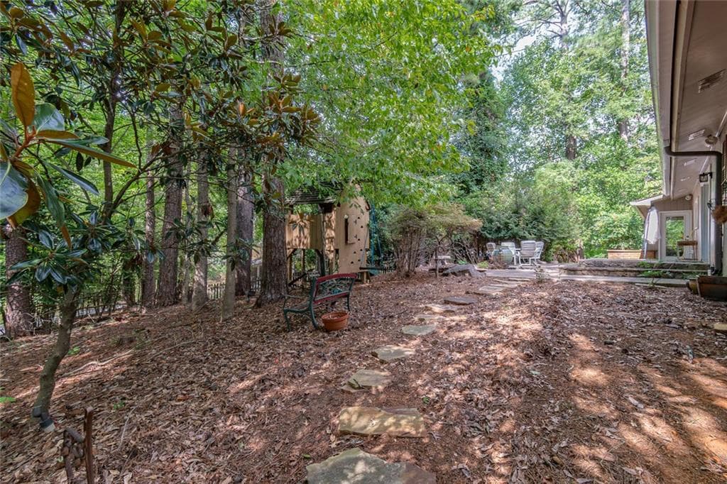 3 bedroom, 2 bathroom, 2,048 sq ft single family residence for rent at 300 Cedar Knoll Court, Roswell, GA 30076 for $2,700 a month — photo 6