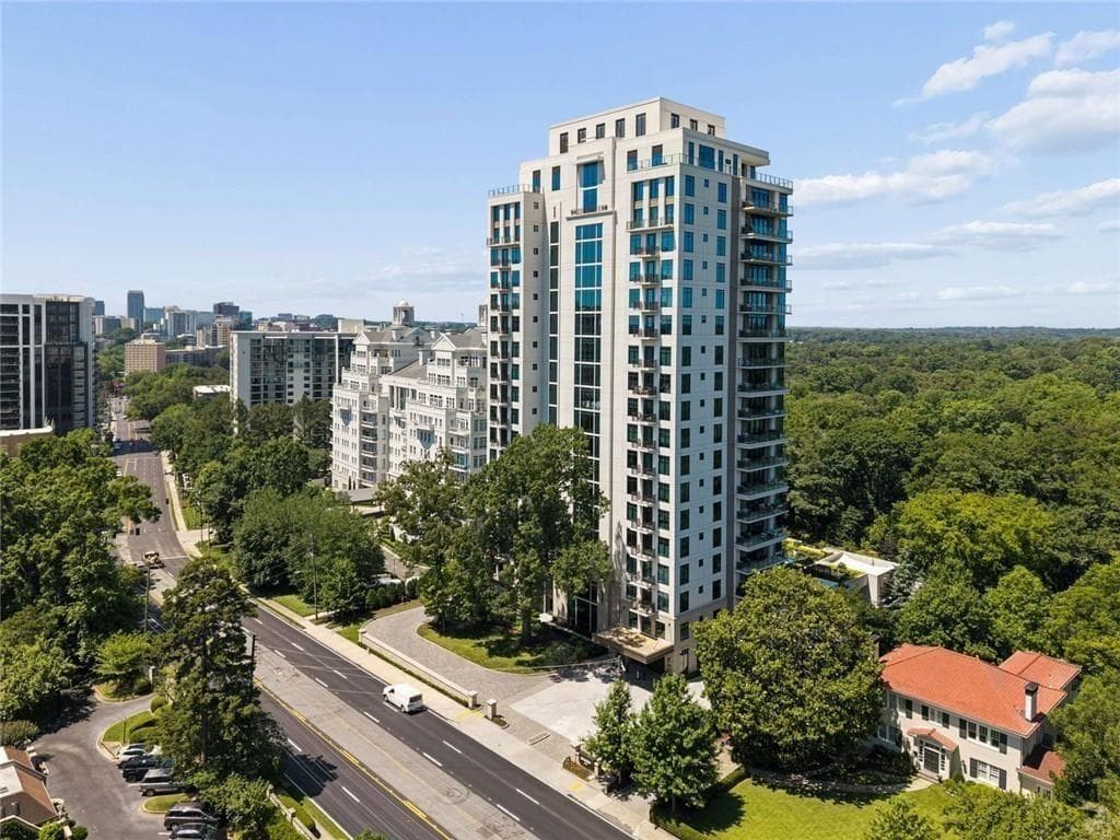 2 bedroom, 3 bathroom, 2,577 sq ft condominium for sale at 2520 Peachtree Road 603, Atlanta, GA 30305