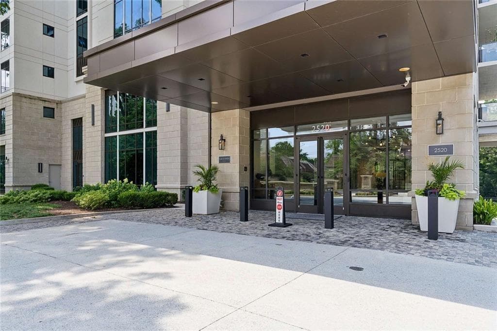 2 bedroom, 3 bathroom, 2,577 sq ft condominium for sale at 2520 Peachtree Road 603, Atlanta, GA 30305 — photo 4