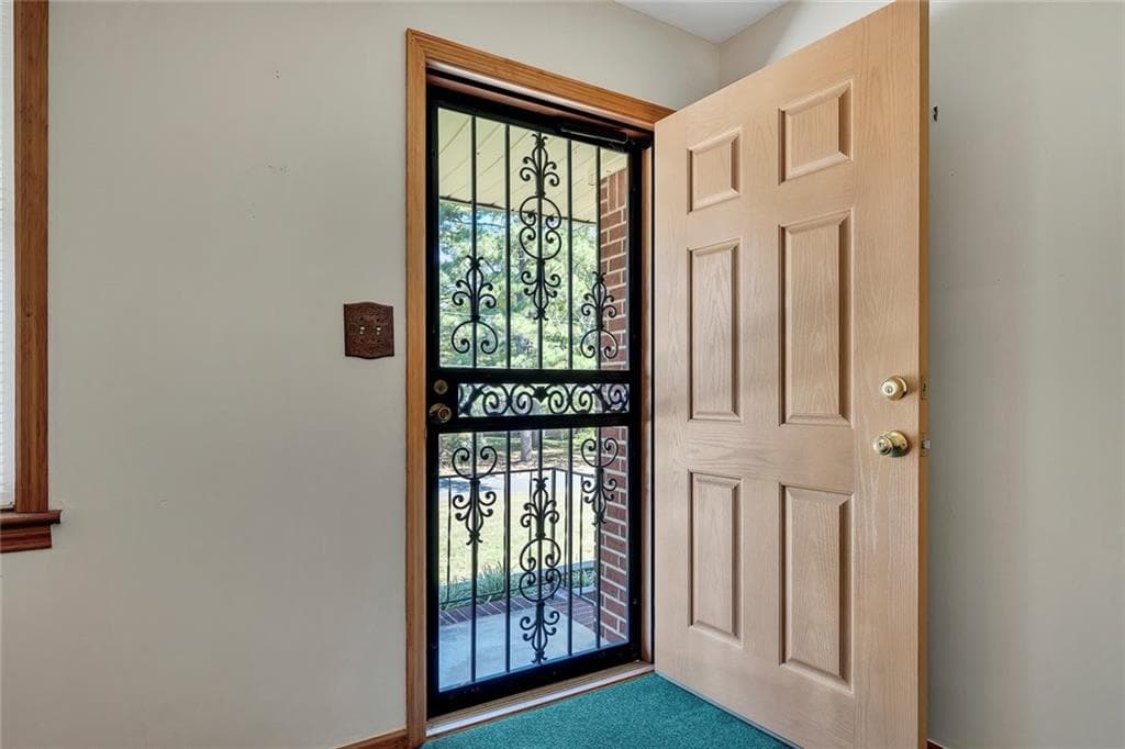 3 bedroom, 2 bathroom, 1,545 sq ft single family residence for sale at 3500 Kenland Road, Smyrna, GA 30082 — photo 4