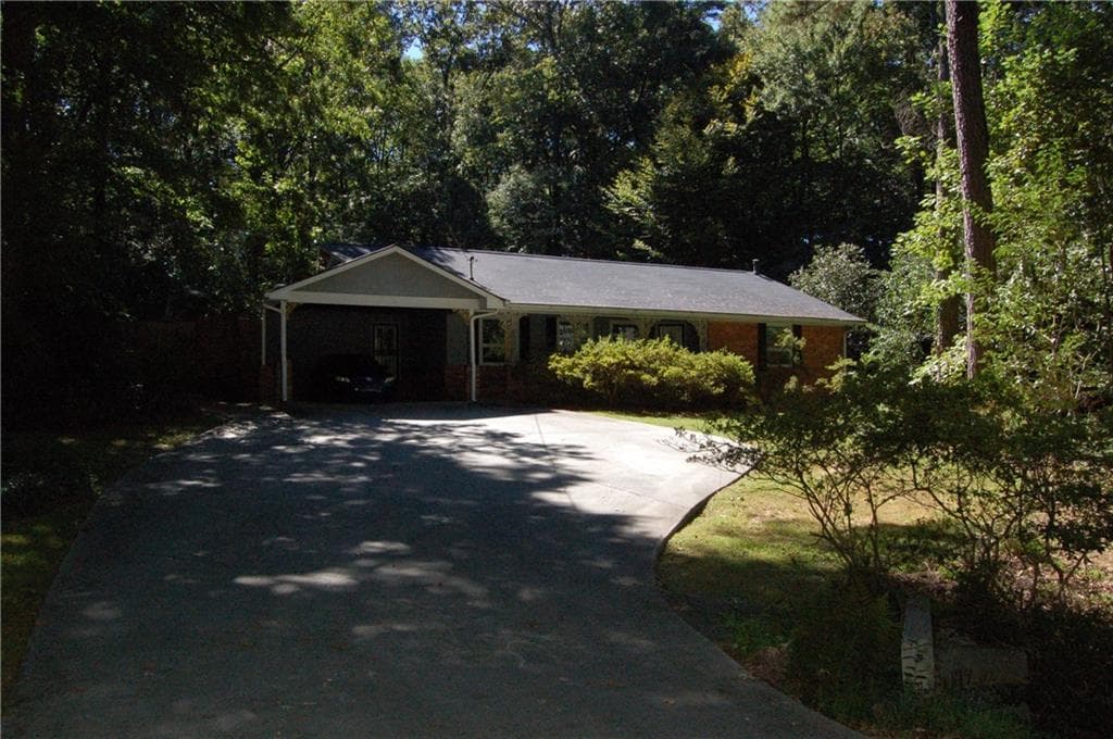 4 bedroom, 4 bathroom, 2,124 sq ft single family residence for sale at 1054 Swathmore Drive, Atlanta, GA 30327 — photo 2
