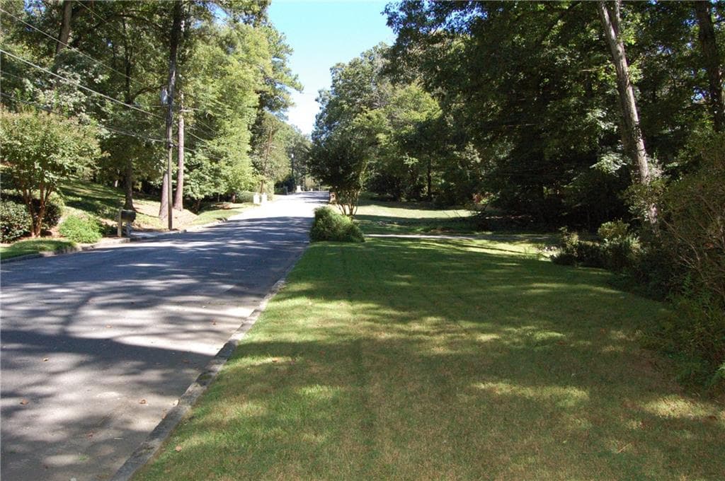 4 bedroom, 4 bathroom, 2,124 sq ft single family residence for sale at 1054 Swathmore Drive, Atlanta, GA 30327 — photo 4