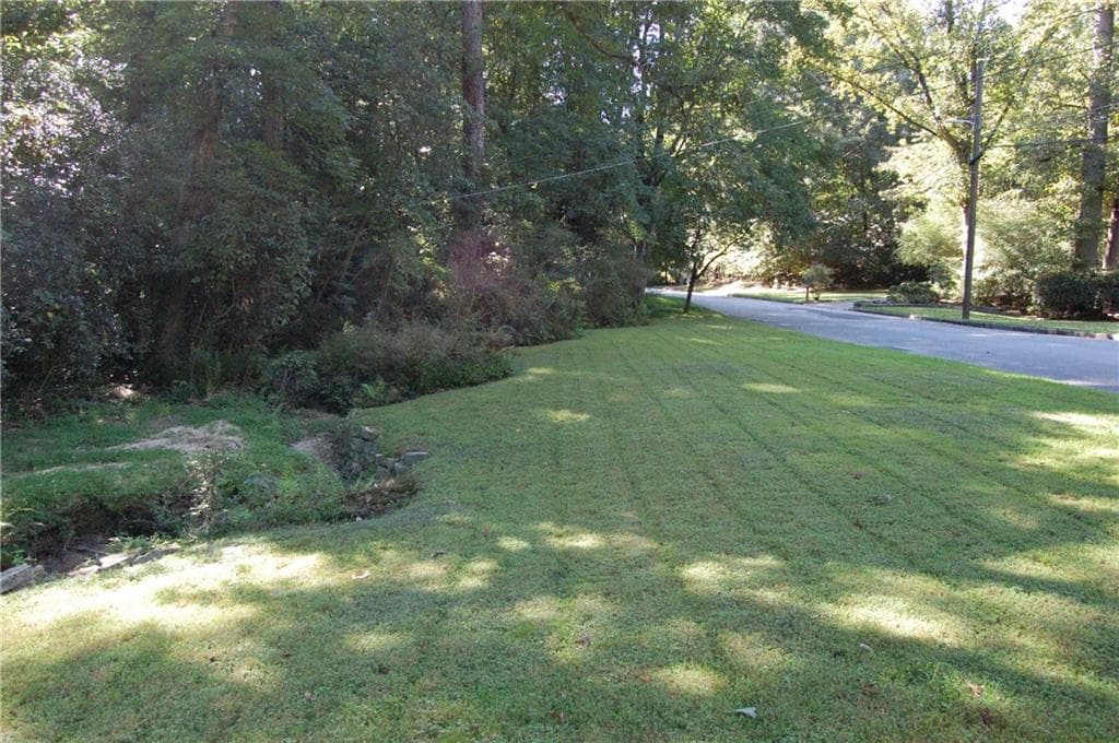 4 bedroom, 4 bathroom, 2,124 sq ft single family residence for sale at 1054 Swathmore Drive, Atlanta, GA 30327 — photo 5