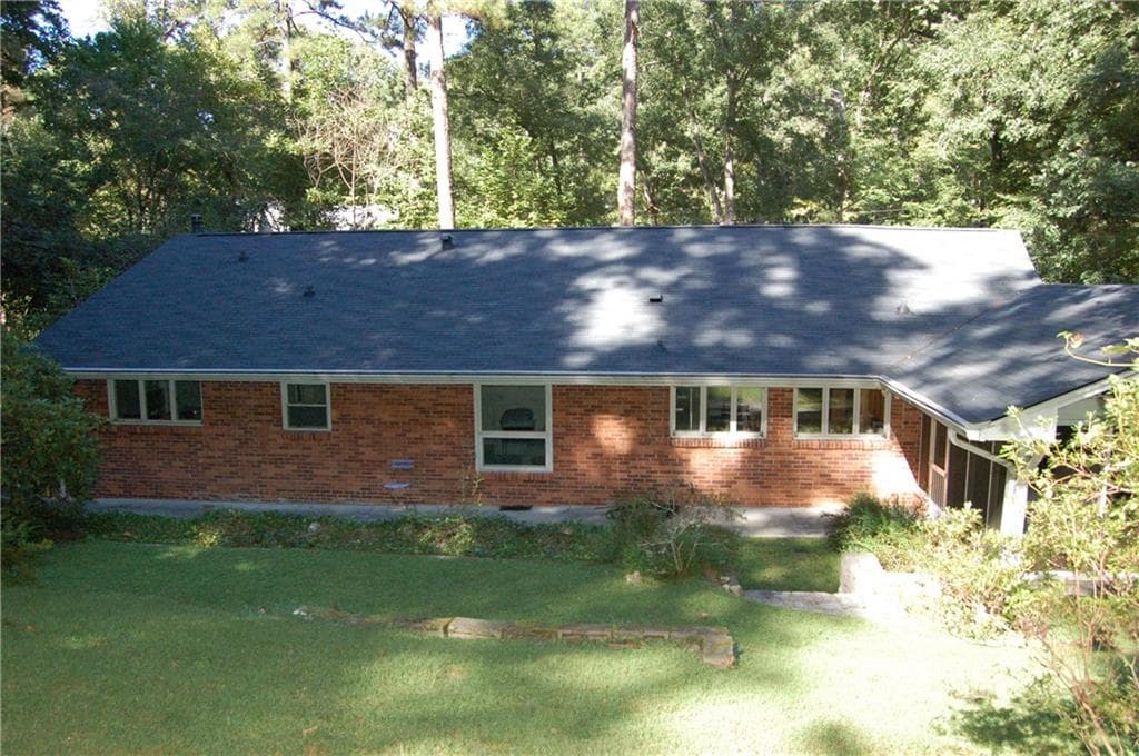 4 bedroom, 4 bathroom, 2,124 sq ft single family residence for sale at 1054 Swathmore Drive, Atlanta, GA 30327 — photo 6