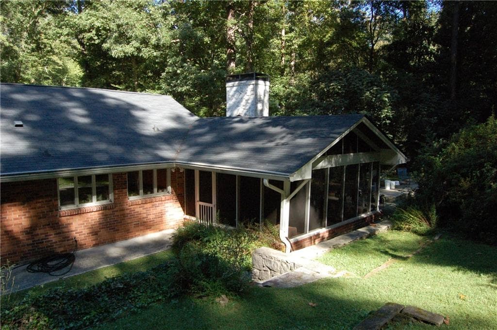 4 bedroom, 4 bathroom, 2,124 sq ft single family residence for sale at 1054 Swathmore Drive, Atlanta, GA 30327 — photo 7