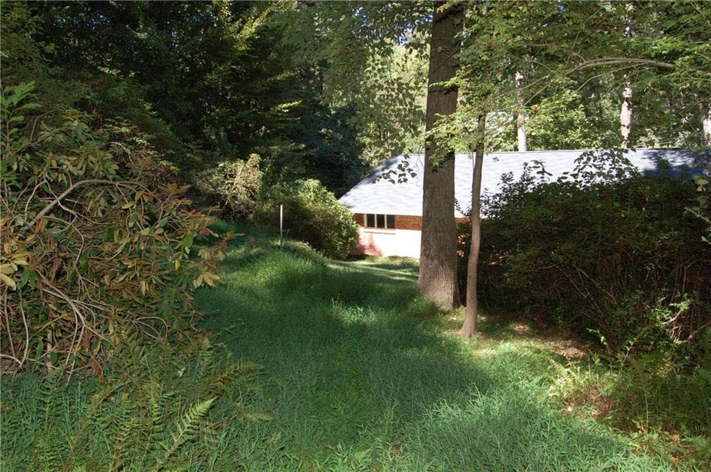 4 bedroom, 4 bathroom, 2,124 sq ft single family residence for sale at 1054 Swathmore Drive, Atlanta, GA 30327 — photo 10