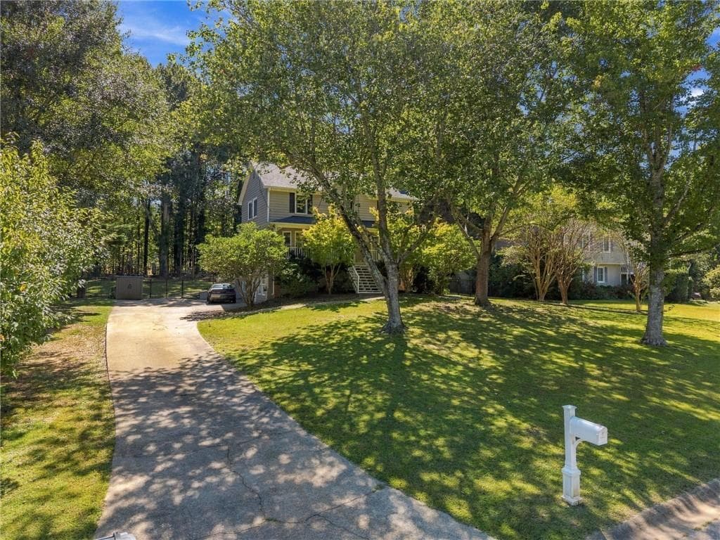 6 bedroom, 4 bathroom, 2,656 sq ft single family residence for sale at 104 Courtland Circle, Powder Springs, GA 30127 — photo 2