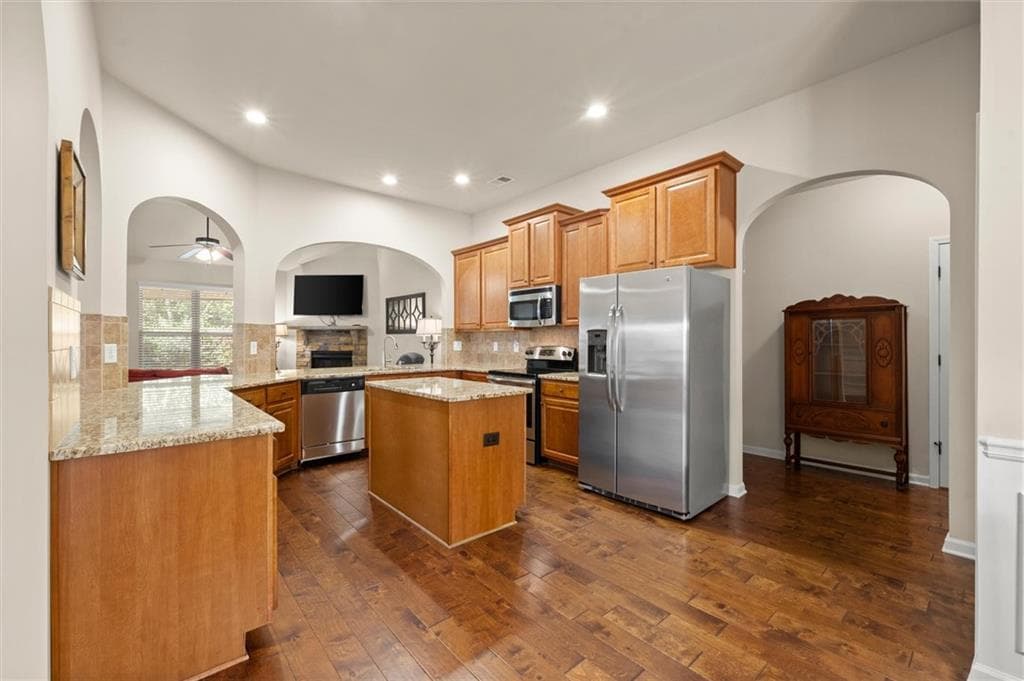 3 bedroom, 3 bathroom, 2,005 sq ft single family residence for sale at 1915 Walking Horse Trail, Cumming, GA 30041 — photo 8