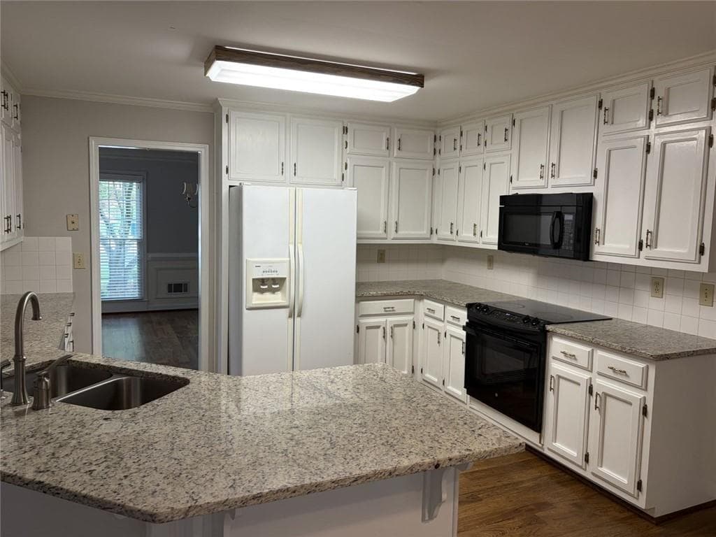 5 bedroom, 4 bathroom, 4,505 sq ft single family residence for sale at 978 SW Mill Bend Drive, Lawrenceville, GA 30044 — photo 4