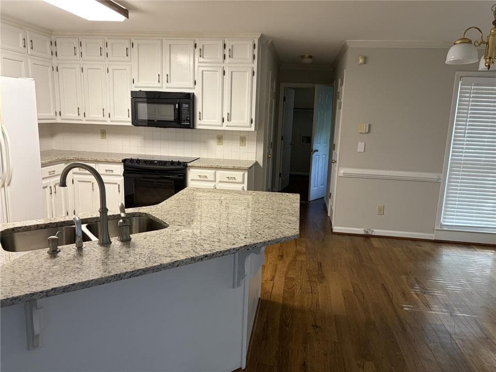 5 bedroom, 4 bathroom, 4,505 sq ft single family residence for sale at 978 SW Mill Bend Drive, Lawrenceville, GA 30044 — photo 5
