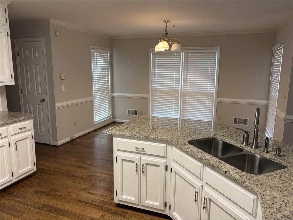 5 bedroom, 4 bathroom, 4,505 sq ft single family residence for sale at 978 SW Mill Bend Drive, Lawrenceville, GA 30044 — photo 7