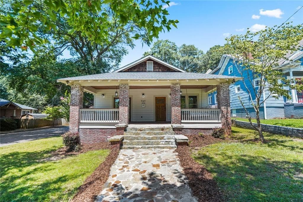 3 bedroom, 4 bathroom, 2,100 sq ft single family residence for sale at 949 Beecher Street, Atlanta, GA 30310 — photo 1 of 34