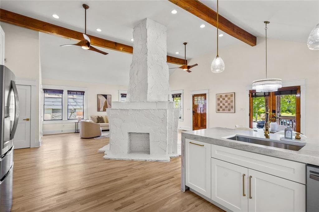 3 bedroom, 4 bathroom, 2,100 sq ft single family residence for sale at 949 Beecher Street, Atlanta, GA 30310 — photo 4