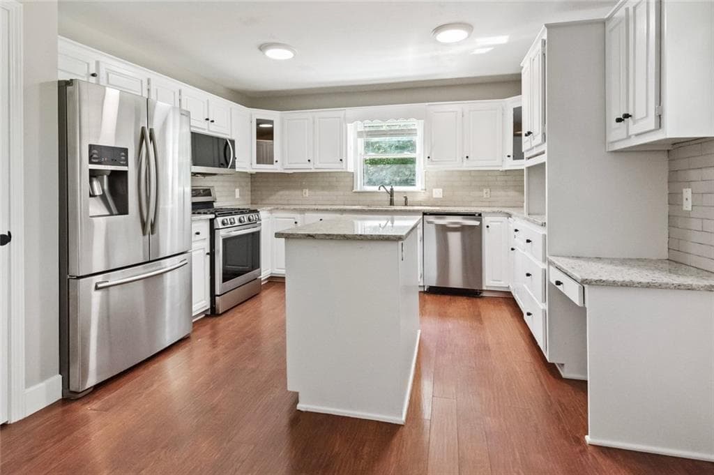 4 bedroom, 3 bathroom, 2,951 sq ft single family residence for sale at 121 W Allison Circle, Carrollton, GA 30117 — photo 6