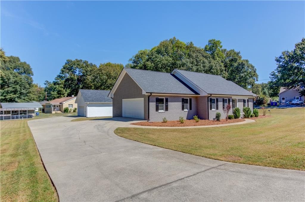 4 bedroom, 2 bathroom, 1,861 sq ft single family residence for sale at 51 Alexander Street, Winder, GA 30680 — photo 2