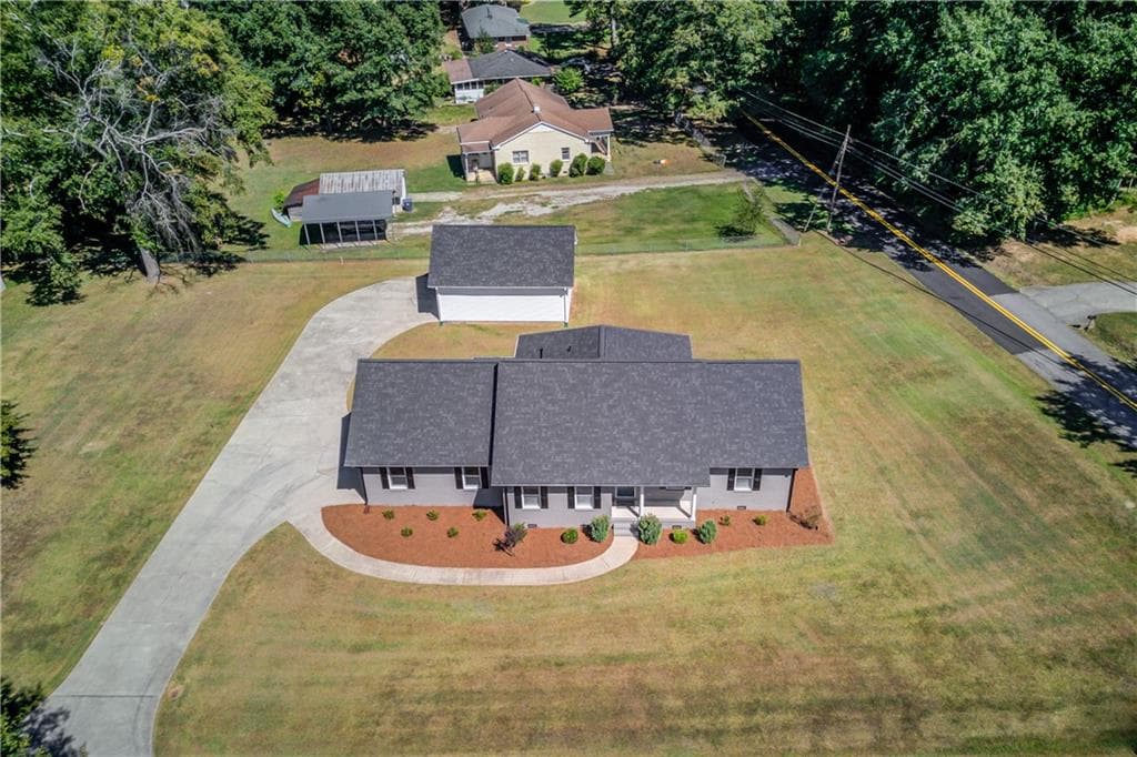 4 bedroom, 2 bathroom, 1,861 sq ft single family residence for sale at 51 Alexander Street, Winder, GA 30680 — photo 3