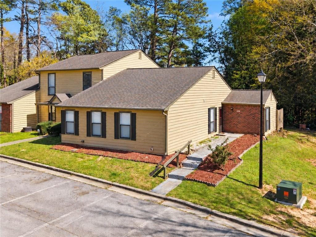 3 bedroom, 2 bathroom, 1,288 sq ft single family residence for sale at 129 Sandalwood Circle, Lawrenceville, GA 30046 — photo 2