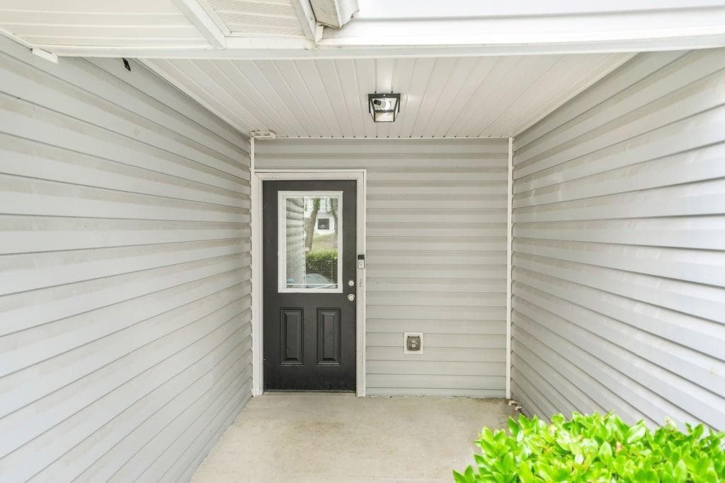 3 bedroom, 3 bathroom, 1,212 sq ft townhouse for sale at 6947 Gallant Circle 10, Mableton, GA 30126 — photo 2