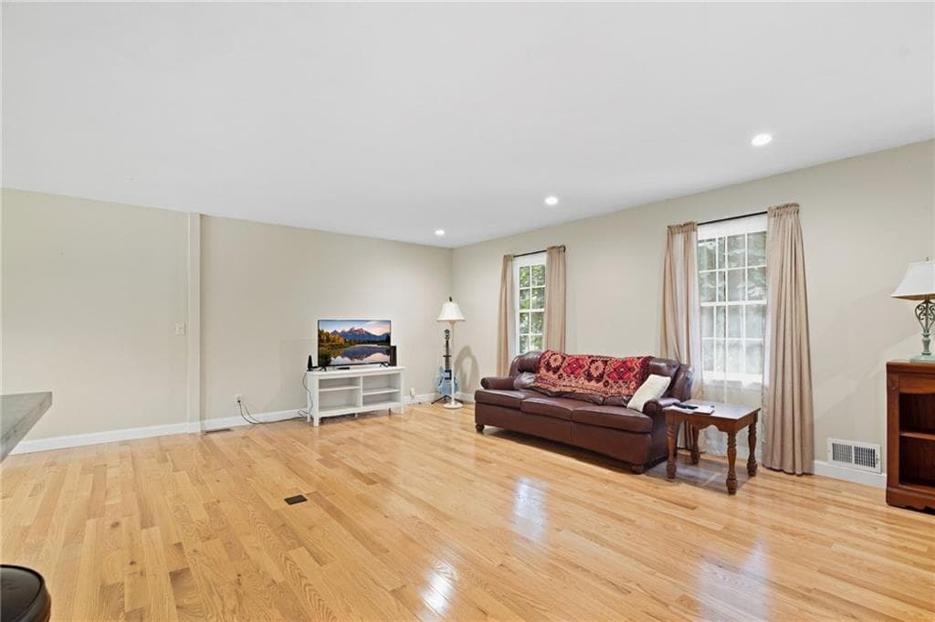 4 bedroom, 3 bathroom, 2,352 sq ft single family residence for sale at 792 Mountainbrooke Circle, Stone Mountain, GA 30087 — photo 4