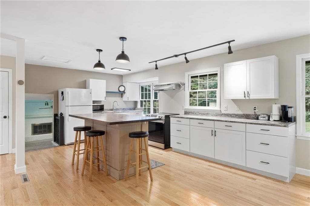 4 bedroom, 3 bathroom, 2,352 sq ft single family residence for sale at 792 Mountainbrooke Circle, Stone Mountain, GA 30087 — photo 8