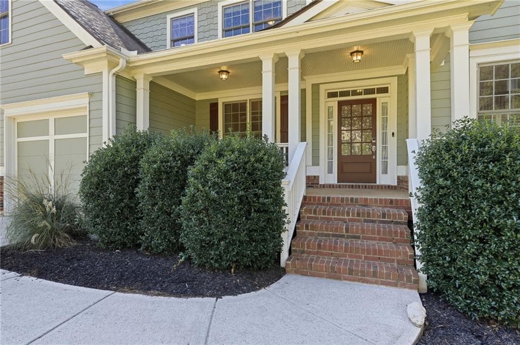 6 bedroom, 4 bathroom, 4,189 sq ft single family residence for sale at 9025 Devonwood Court, Gainesville, GA 30506 — photo 2
