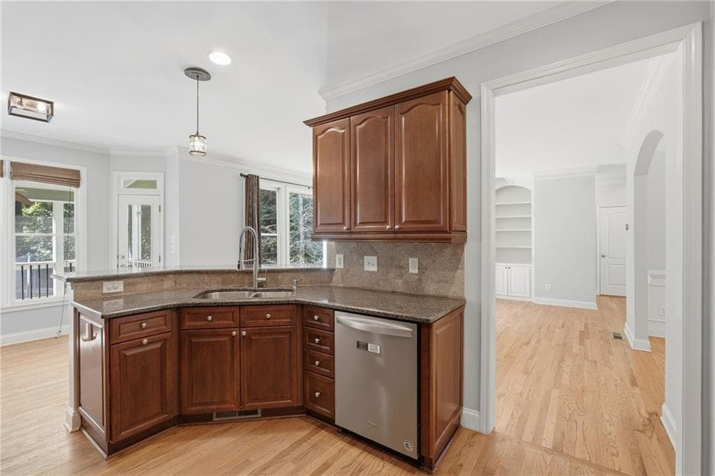 6 bedroom, 4 bathroom, 4,189 sq ft single family residence for sale at 9025 Devonwood Court, Gainesville, GA 30506 — photo 9