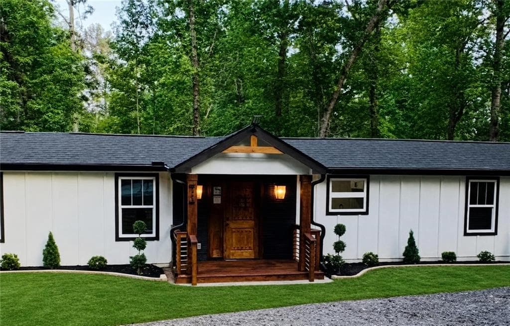 3 bedroom, 2 bathroom, 1,200 sq ft single family residence for sale at 2363 Hi Roc Circle, Conyers, GA 30012 — photo 2
