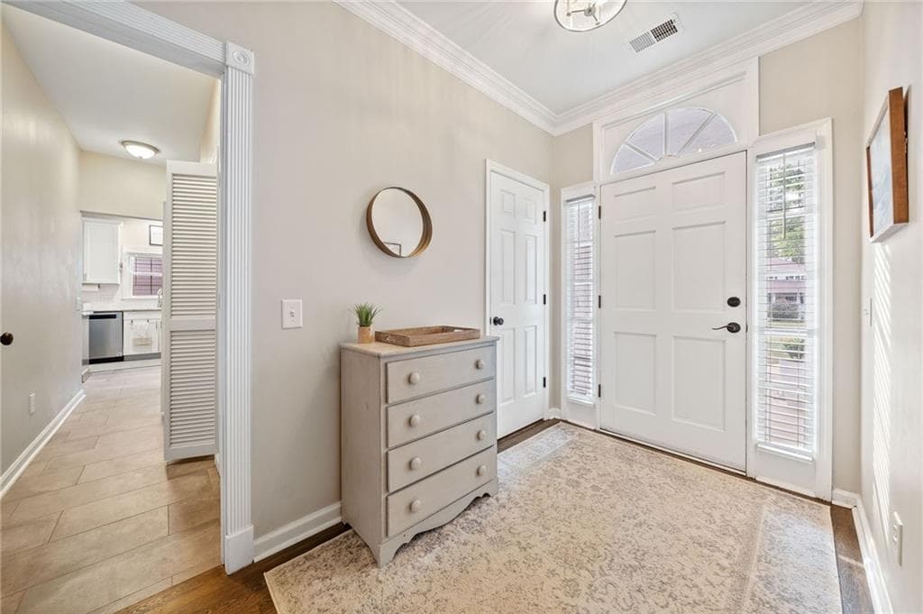 3 bedroom, 3 bathroom, 1,670 sq ft single family residence for sale at 2376 Battle Forest Drive, Marietta, GA 30064 — photo 3