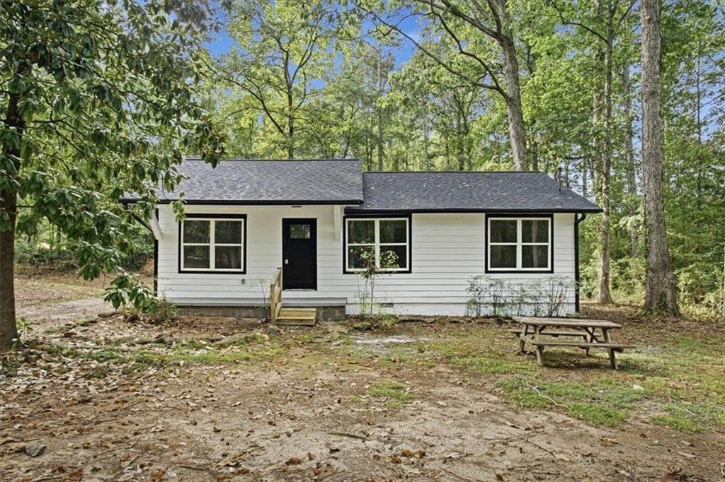 3 bedroom, 2 bathroom, 1,064 sq ft single family residence for sale at 9244 Nelson Drive, Covington, GA 30014