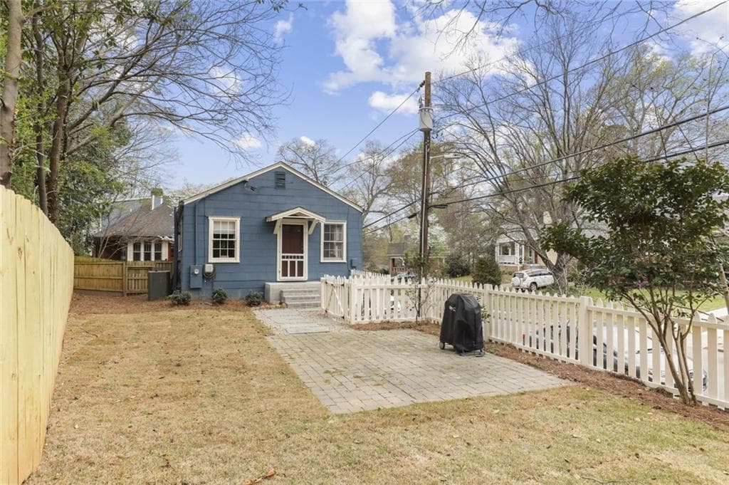1 bedroom, 1 bathroom, 730 sq ft quadruplex for rent at 335 Ponce de Leon Place D, Decatur, GA 30030 for $1,925 a month — photo 1 of 10