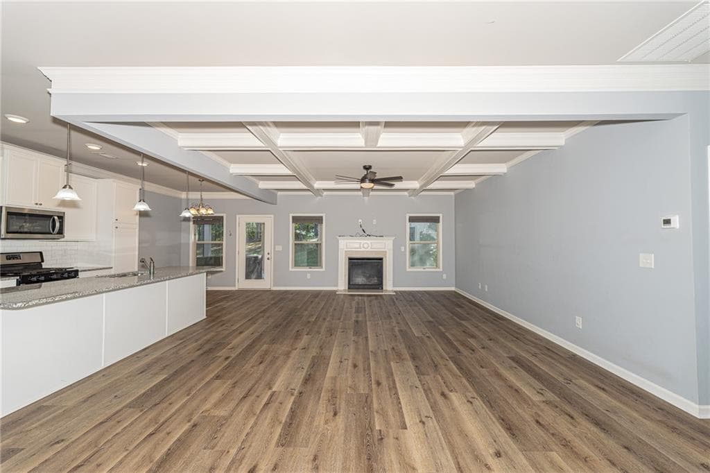 3 bedroom, 2 bathroom, 1,835 sq ft single family residence for sale at 500 Brighton Park Circle, Hoschton, GA 30548 — photo 4